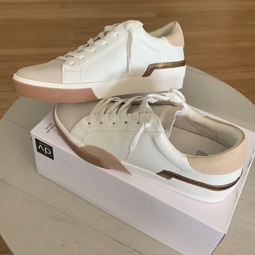 Dolce vita Harryson sneakers size 9 - brand new never worn